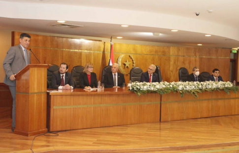 El ministro de la CSJ, Víctor Ríos, en ponencia durante la conferencia magistral.