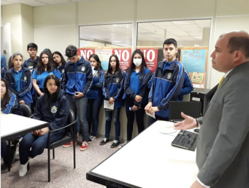 Los estudiantes conversaron acerca de la responsabilidad penal del adolescente.