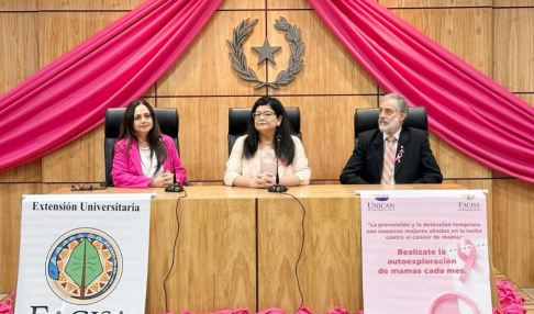 La ministra Carolina Llanes en el cierre de la campaña 