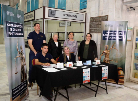 Realizan exposición de tarjetas navideñas hechas por internos del CEI