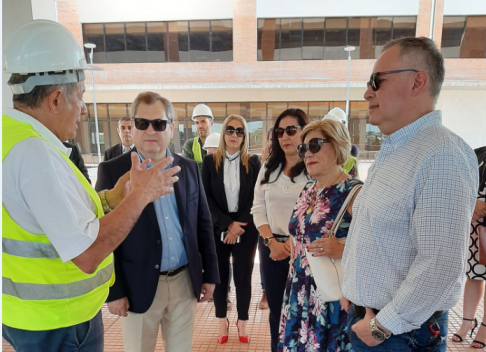 El presidente de la máxima instancia judicial, Eugenio Jiménez y la ministra superintendente Gladys Bareiro de Módica entre otras autoridades judiciales visitaron las obras del futuro Palacio de Justicia de Ciudad del Este.