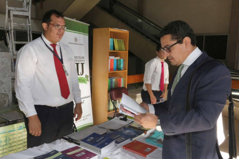 El Instituto de Investigaciones Jurídicas de la Corte Suprema de Justicia presenta la feria y venta de libros judiciales.