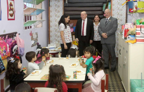 El presidente de la CSJ, doctor César Diesel, y el ministro doctor Luis María Benítez Riera visitaron la Guardería Dulce Despertar.