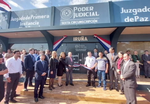 Durante la habilitación de la nueva sede para Juzgados de Primera Instancia y de Paz de Iruña.