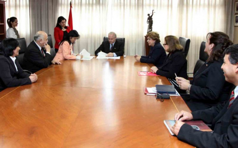 Durante la firma de convenio de cooperación suscrito el 23 de setiembre de 2001 por la Corte Suprema de Justicia y la Universidad Iberoamericana