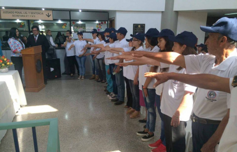 La presidenta del Consejo de Administración de Misiones, Myrian Alegre tomó juramento a los nuevos facilitadores.