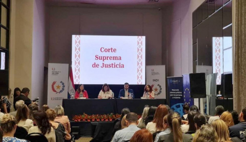 Encuentro para prevenir la violencia de género en comunidades indígenas.