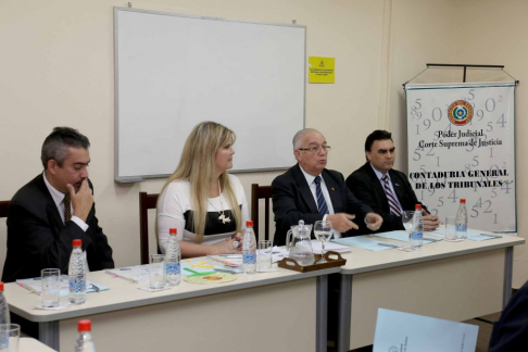 La actividad contó con la presencia del ministro de la máxima instancia judicial doctor Miguel Óscar Bajac y el titular del Banco Nacional de Fomento, Carlos Pereira.