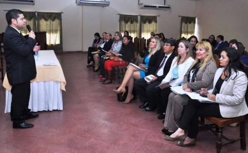 El director de la Dirección de Comunicación, abogado Luis Giménez, estuvo disertando en el encuentro.