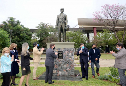 El presidente de la Corte Suprema de Justicia, Alberto Martínez Simón, durante la inauguración junto con otras autoridades del Legislativo y municipales.