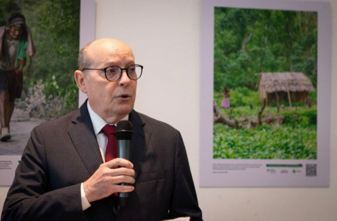 Ministro Diesel participó en la inauguración de una muestra fotográfica en el IPPDH.