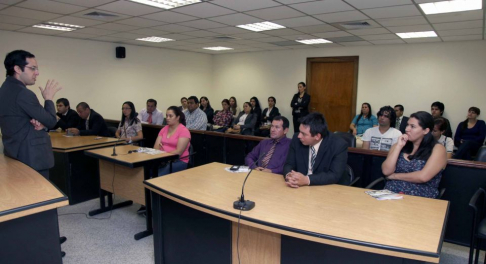 Los estudiantes de Derecho de la Uninorte de Villa Hayes conversaron con un juez penal de la Niñez.