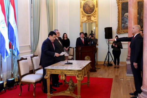 El vicepresidente primero de la Corte Suprema de Justicia, en ejercicio de la presidencia, doctor Antonio Fretes, participó esta mañana de la ceremonia de juramento del ministro del Interior, Lorenzo Darío Lezcano Sánchez