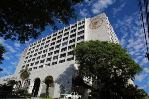 Fachada del Palacio de Justicia de la Capital.